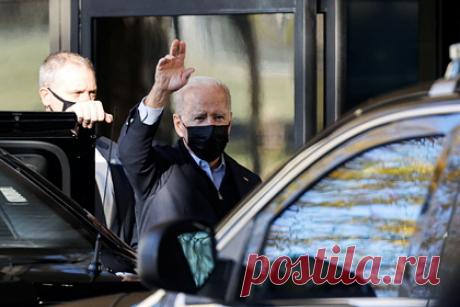 Байден прошел колоноскопию и вернул себе власть. Президент США Джо Байден прошел процедуру колоноскопии (осмотра толстого кишечника) и вернулся к исполнению своих обязанностей. О том, что глава государства на время анестезии передавал полномочия вице-президенту Камале Харрис, стало известно ранее 19 ноября.