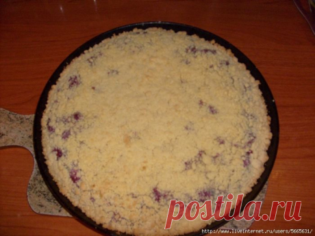 Нежный рассыпчатый пирог с вишнями... угощаю....