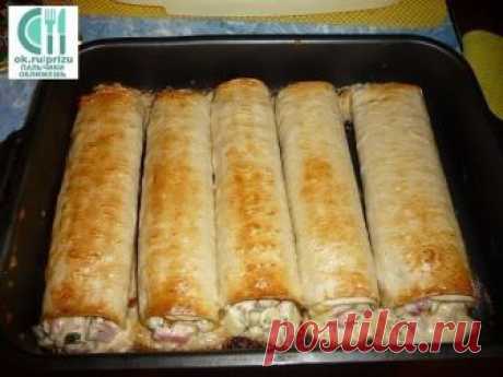 Закуска из тонкого грузинского лаваша.

Очень вкусно и быстро!
Начинка может быть любая.
В этот раз начинка следующая:
Овощи (перец, помидоры, огурцы, зелень), маринованные огурчики, куриная грудка, ветчина, колбасный сыр и майнез. Все мелко порезать, смешать с майонезом, выложить на лаваш и свернуть трубочками.
Трубочки смазать яйцом и выпекать в духовке минут 25 при температуре 170 градусов.