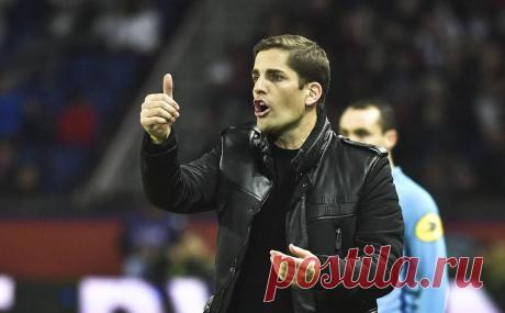 Аутсайдер РПЛ позвал экс-тренера сборной Испании для спасения от вылета. Роберт Морено остался без работы в марте прошлого года, после увольнения из «Гранады». «Чемпионат» пишет, что тренеру предлагают поработать в «Сочи» до конца сезона и в случае сохранения «прописки» в РПЛ продлить контракт