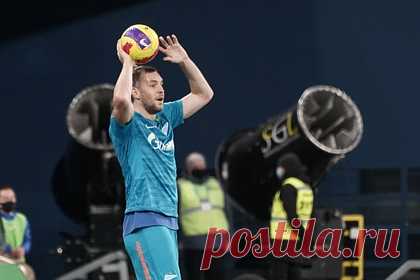 Товарищеский матч «Зенита» завершился массовой потасовкой с участием Дзюбы. Товарищеский матч «Зенита» и болгарского «Ботева» завершился массовой потасовкой футболистов после фола полузащитника петербуржцев Вильмара Барриоса. Игроки, в том числе Артем Дзюба, начали разговаривать на повышенных тонах и толкать друг друга. Арбитрам пришлось разнимать их, чтобы не случилась массовая драка.