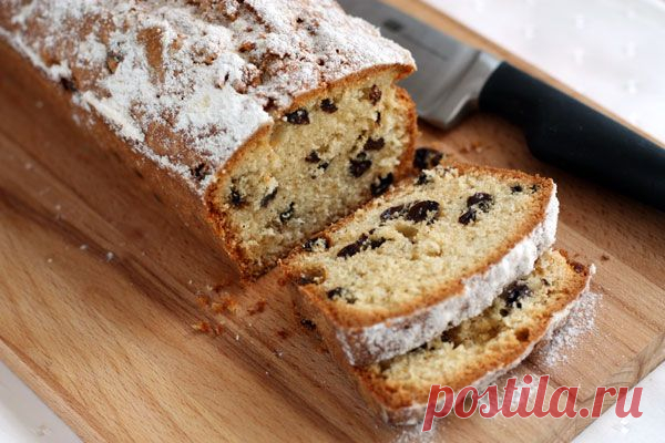 Рецепт кекса Столичный с пошаговыми фотографиями на Foodclub.ru

Сливочное масло	205 г	Сахар (песок)	200 г
Яйцо куриное	3 шт.	Мука пшеничная	265 г
Разрыхлитель теста	10 г	Сахар ванильный	10 г
Изюм темный	150 г	Сахарная пудра	10 г