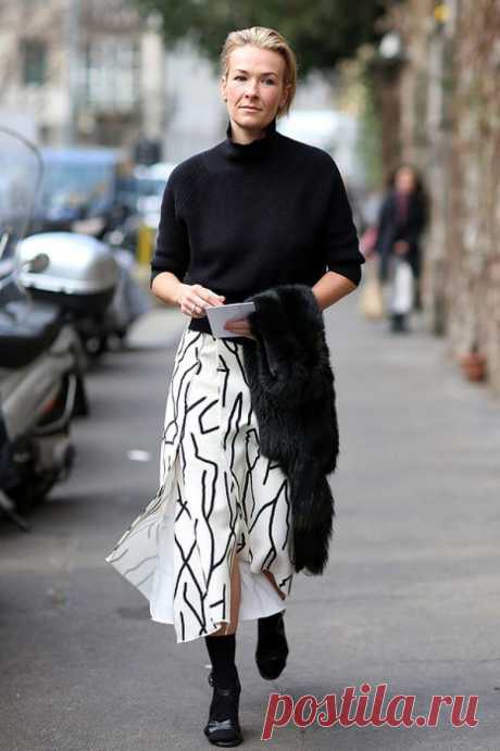 Белый верх, черный низ: 30 нескучных и стильных образов в черно-белой гамме