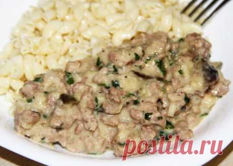 Соус из фарша с баклажанами и плавленым сыром