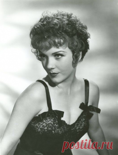 Энн Бакстер, 7 мая, 1923
• 12 декабря 1985