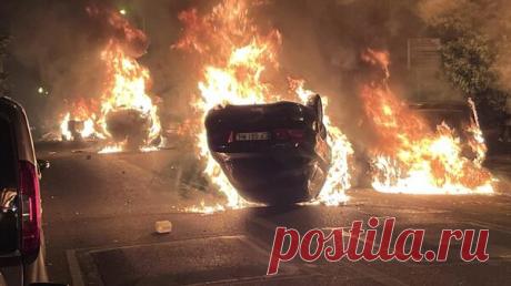 Макрон привел Францию к саморазрушению, заявил Володин