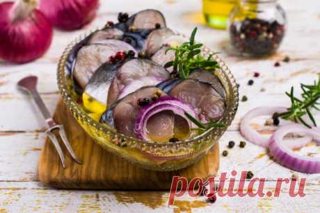 ДОМАШНЯЯ МАРИНОВАННАЯ СКУМБРИЯ 

Ароматная, маринованная в домашних условиях скумбрия украсит любое семейное застолье.

ИНГРЕДИЕНТЫ

3 скумбрия
2 ст. л. соли
1 ст. л. сахара
3 лавровых листа
4-5 бутонов гвоздики
5 горошин душистого…