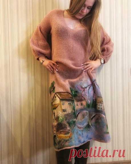 Платье - одно из моих любимых. Посмотрев на рисунок, должны понять сколько здесь кропотливого ручного труда. Автор: tatyana_feal.