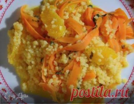 Марокканский салат из кускуса, апельсина и моркови . Ингредиенты: кускус, апельсины, морковь Если я нарезаю морковь тонкими полосками, то сердцевину обычно выбрасываю — она часто бывает водянистой и невкусной.