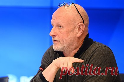 Гоблин рассказал о работе надзирателем в тюрьме. Российский блогер и переводчик Дмитрий Пучков, известный под псевдонимом Гоблин, рассказал, как более года проработал надзирателем в тюрьме. В частности, он ответил на вопросы о том, было ли ему страшно там работать, а также нападали ли на него когда-нибудь заключенные.