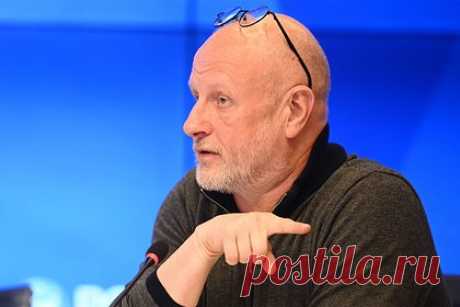 Гоблин рассказал о работе надзирателем в тюрьме. Российский блогер и переводчик Дмитрий Пучков, известный под псевдонимом Гоблин, рассказал, как более года проработал надзирателем в тюрьме. В частности, он ответил на вопросы о том, было ли ему страшно там работать, а также нападали ли на него когда-нибудь заключенные.