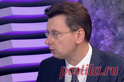 Власти опровергли слова российского министра о повышении зарплаты учителям. Власти Оренбургской области опровергли информацию о словах министра образования региона Алексея Пахомова, который якобы заявил, что не нужно повышать зарплаты учителям. Об этом сообщили в областном правительств. Так власти отреагировали на информацию, согласно которой министр возмутился повышением зарплат учителей.