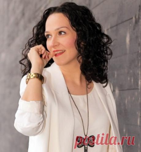 Секреты макияжа для женщин 40-50 лет: как выглядеть моложе? Абсолютное большинство женщин старается выглядеть моложе. Причем касается это представительниц слабого пола от 25 лет и старше. Однако свои ярко выраженные специфичные особенности правильного макияжа …