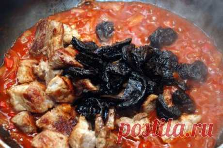ТУШЕНОЕ МЯСО С ЧЕРНОСЛИВОМ И ОВОЩАМИ