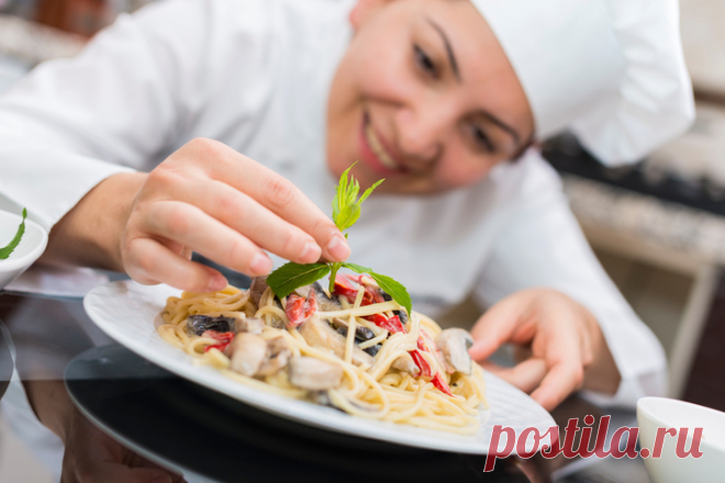 Теперь вы будете всегда вкусно готовить: 10 вещей, которым учат только в кулинарной школе Как превратить обычное блюдо в кулинарный шедевр. 