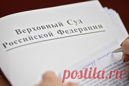 Закрыто дело перепостившего фото свиньи в триколоре российского учителя