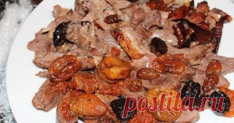 Закуска из гуся   "Гостям на удивление" Автор рецепта Майя Ткачёва Классный рецепт - Закуска из гуся   "Гостям на удивление"! Часто гусь получается жестким или сухим. Данный рецепт позволит вам без трудностей приготовить закуску из гуся, которая будет сочной, неизменно мягкой. А главное готовить гуся надо всего 1,5 час.