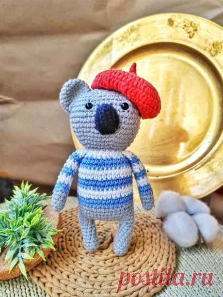 PDF Коала Стефани в берете крючком. FREE crochet pattern; Аmigurumi toy patterns. Амигуруми схемы и описания на русском. Вязаные игрушки и поделки своими руками #amimore - медвежонок коалы в шапочке, мишка, медведь.