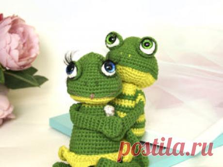 Вяжем счастливых лягушек крючком: Лягуха и Жабенцию | Журнал Ярмарки Мастеров Пошаговые МК с фото и видео уроки.