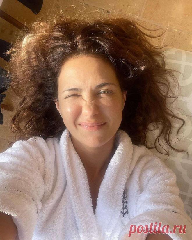 Екатерина Климова – фото без макияжа - FashionView.ru - ВСЯ МОДА В ДЕТАЛЯХ 43 летняя российская кинодива выложила смелые фото в сеть из отпуска. Она проводит свои новогодние каникулы там