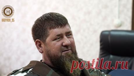 Кадыров считает своего сына героем всех мусульман. Глава Чечни Рамзан Кадыров в своем Telegram-канале назвал своего сына Адама, который избил сжегшего Коран Никиту Журавеля, героем всех мусульман. &quot;Герой всех мусульман&quot;, — написал он. Кадыров сопроводил публикацию ...