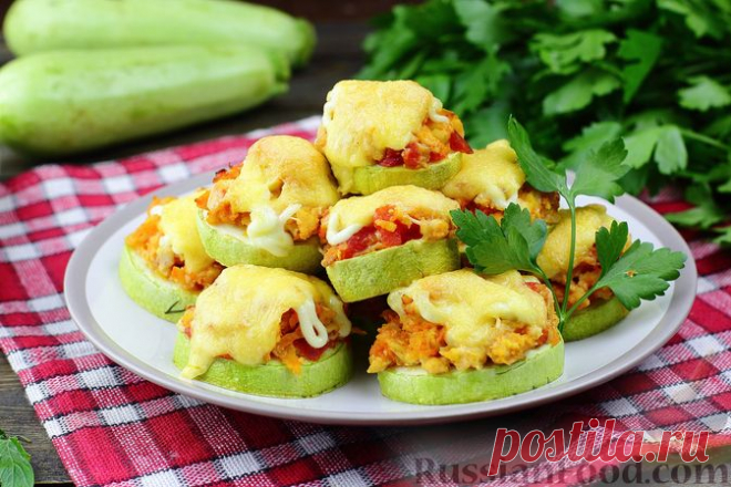 Рецепт: Кабачки, запечённые с фаршем, помидорами и сыром на RussianFood.com