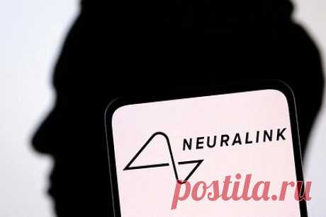 Первый человек с мозговым имплантом Neuralink начал изучать языки с помощью чипа