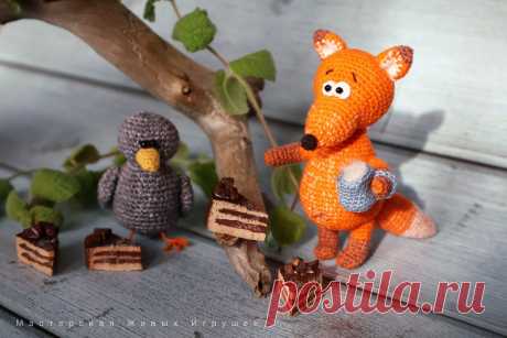 PDF Лиса и Ворона крючком. FREE crochet pattern; Аmigurumi toy patterns. Амигуруми схемы и описания на русском. Вязаные игрушки и поделки своими руками #amimore - маленькая лиса с вороной, лисица, лисёнок и птица из обычной пряжи, лисичка.