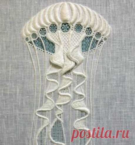 Найдено на сайте royal-needlework.org.uk.