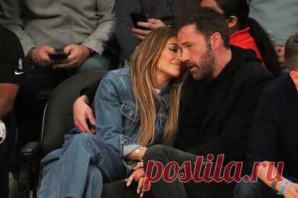 Дженнифер Лопес раскрыла подробности своих отношений с Беном Аффлеком. Певица и актриса Дженнифер Лопес заявила, что ее отношения с актером Беном Аффлеком уже не такие, как много лет назад. «Мы стали старше, умнее, опытнее. Мы занимаемся разными вещами, у нас есть дети», — подчеркнула она, добавив, что ей выпал редкий шанс снова быть рядом с любимым человеком.