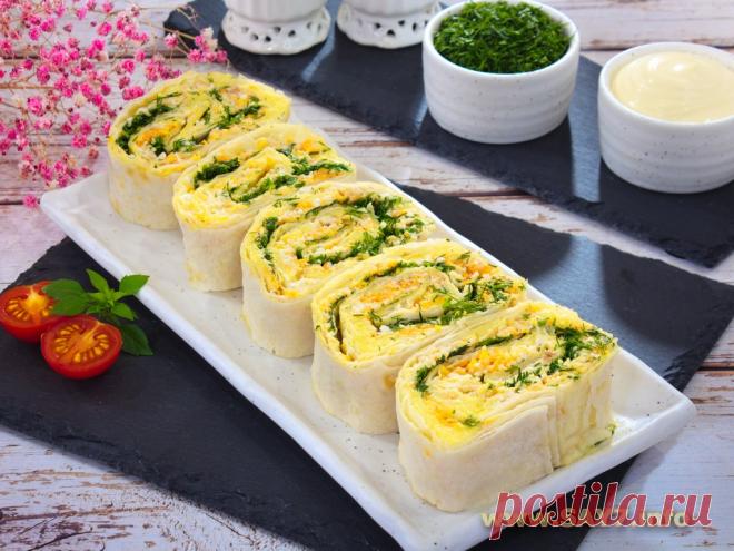 Рулет из лаваша «Мимоза». Очень вкусные, нежные рулетики. Могут стать украшением праздничного стола. Можно начинку приготовить заранее, а перед подачей быстренько завернуть ее в лаваш. Вместо горбуши можно использовать сайру в собственном соку. Размеры лаваша, который я использовала - 30х45 см.