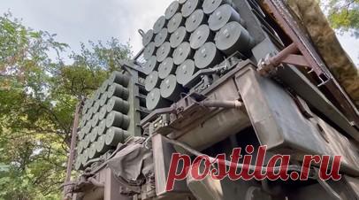 «Создание преград на пути ВСУ»: работа машины дистанционного минирования в зоне СВО. Военкор RT DE Иван Полянский побывал на Авдеевском направлении и увидел работу инженерной системы дистанционного минирования «Земледелие». Бойцы группировки войск «Центр» рассказали, что машина способна работать как противотанковыми, так и противопехотными минами. Причём экипаж может установить время, по прошествии которого произойдёт самоликвидация мин. Подробнее — в материале RT. Читать далее