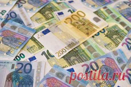 В Германии предупредили о последствиях изъятия 60 миллиардов евро из бюджета. Краткосрочные последствия судебного запрета в Германии на перераспределение невостребованных кредитов на 60 миллиардов евро из бюджета будут тяжелыми для немецкой экономики. Об этом предупредил министр финансов Германии Кристиан Линднер в интервью немецкому изданию Bild.