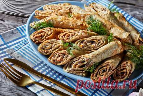 Самые вкусные сытные начинки для блинов: 5 вариантов
Сытная начинка превратит обычные блинчики в полноценное второе блюдо или ужин. 

Первый и, пожалуй, самый важный шаг – это выбор рецепта самих блинов. Они должны быть достаточно тонкими и эластичными, чтобы выдержать фарш или овощи и не порваться при сворачивании.