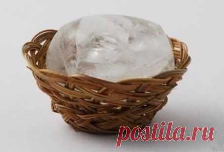 Wall | VK
Скажем химии - Нет! 
Кристалл Алунит...Его антибактериальное действие в 6-12 раз сильнее, чем у всех современных дезодорантов-антиперспирантов. Это кристалл алунит. Он известен еще в Древнем Египте, многие века применялся в Азии, но практически незнакомый современным европейцам – безропотным жертвам рекламы. 
🌿 В силу природного происхождения алунит не содержит в себе ни эмульгаторов, которые могут закупоривать поры кожи и нарушать работу потовых желез, ни консервантов