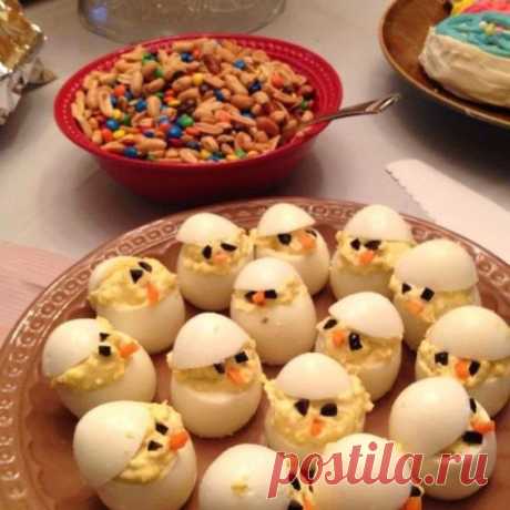 Easter chick deviled eggs! | Food ideas