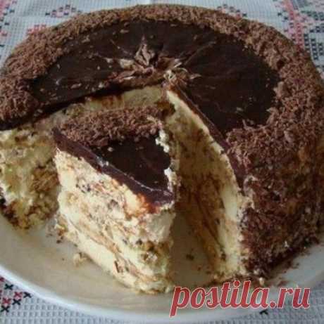 &quot;Киевский&quot; торт. Очень вкусный!
Попробуйте!

:
8 яичных желтков
1,5 стакана сахара
200 гр.сл.масла
400 гр.сметаны
1,5 ст.грецких орехов
1,5-2 ст.муки

Для безе: 8 яичных белков, 2 стакана сахара.

Для крема: -1 б. вареной сгущенки и 200 гр.сл.масла.

Приготовление:

В самом начале поместить сметану в глубокую миску, положить 2 ч.л.соды, перемешать и поставить в сторонку.
Отделить желтки от белков.
Белки в холодильник, а желтки взбить с сахаром,