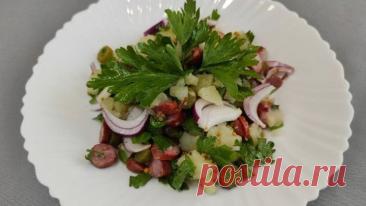 Картофельный салат с охотничьими колбасками