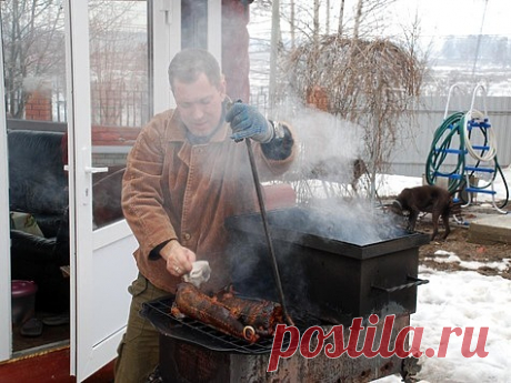 Как правильно закоптить любое мясо и рыбу: секреты мастерства Ко всяческим копченостям домашнего изготовления я привязался после длительного пребывания в Литве, куда впервые попал где-то в середине шестидесятых годов минувшего века. К тому времени в Москве (а в …