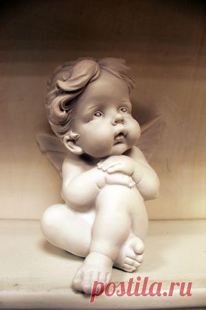 Красивые, оригинальные декоративные статуэтки, фигурки ангелов и ангелочков, амуров и купидонов в стиле Прованс и Кантри из фарфора и полистоуна для интерьера дома и комнаты в стиле Прованс и Кантри: можно недорого купить в интернет магазине Уголок Прованса в Москве