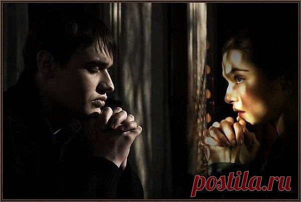 Вот так и живут друг без друга. Он, вроде бы, счастлив с другой. А в сердце прошедшая вьюга, Не ...