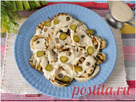 Finocchi tonnati I finocchi tonnati sono un contorno molto gustoso preparato un po' sulla falsariga del vitel tonnè. In questo caso io ho cotto i finocchi arrostendoli su