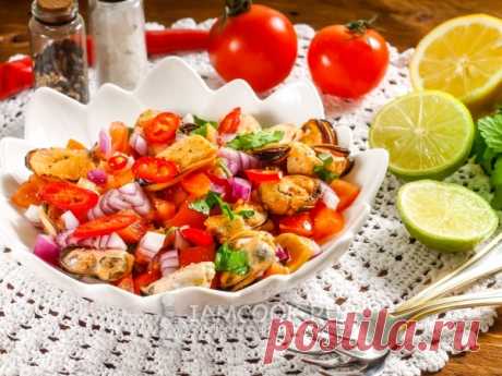 Севиче из мидий. Уникальная закуска из морепродуктов, которая придется по вкусу утонченным гурманам. Подавать ее лучше с бокалом белого вина.