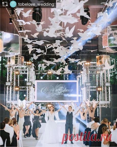 Для воздушной и атмосферной свадьбы #birds_wedding нами были созданы сотни птиц, которые придали оформлению лёгкости и нежности Декор @masha_kamenskaya #свадебныйдекор #декорнасвадьбу #оформление #декорации #бутафория #декорваренду #декорварендумосква #оформлениеварендумосква #оформлениеваренду #необычныйдекор #свадебныйдекоратор #артмиксдекор #артмикс #артмиксдекормосква #artmixdecor #artmixdecormsk #artmix_decor Repost from @tobelove_wedding @TopRankRepost #TopRankRepost...