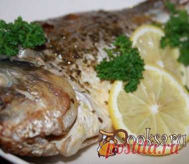 "Лимонная" дорадо запеченная с прованскими травами Вкуснейшая "Лимонная" дорадо запеченная с прованскими травами готовится очень просто, как и все гениальное. Благодаря длительному маринованию с лимонным соком у рыбы полностью отсутствует рыбный запах и вкус, я бы сказала, что мясо очень напоминает куриное. Приготовьте такую рыбу на ужин и подайте с бокалом белого сухого вина. дорадо — 2 шт; лимон — 1 шт; прованские травы — 1 ч.л.; соевый соус — 20 мл; соль (по вкусу) ;