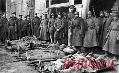 Русские солвремени собрались у тел погибших товарищей -  экспедиционный корпус во Франции. / Историческая справка