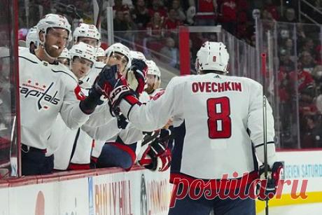 Сын Горди Хоу поделился мнением об Овечкине. Сын канадского хоккеиста Горди Хоу Марк поделился мнением о российском форварде «Вашингтон Кэпиталс» Александре Овечкине. «Я видел, как он забивает много голов. Его бросок так же хорош, как и любая другая часть его игры. Очень немногие люди обладают такой ловкостью», — отметил он.