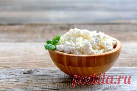 Готовим мягкий и нежный творожок из молока в мультиварке Очень вкусный и полезный! Ингредиенты: Молоко — 1 л Сметана — 2 ст л Приготовление: Добавляем в домашнее молоко сметану или кефир. Перемешиваем и оставить в тепле на ночь. Выливаем сгусток аккуратно в чашу мультиварки...