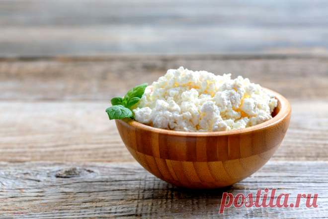Готовим мягкий и нежный творожок из молока в мультиварке Очень вкусный и полезный! Ингредиенты: Молоко — 1 л Сметана — 2 ст л Приготовление: Добавляем в домашнее молоко сметану или кефир. Перемешиваем и оставить в тепле на ночь. Выливаем сгусток аккуратно в чашу мультиварки...