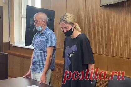 Стало известно о состоянии сбившей троих детей в Москве 18-летней россиянки. Москвичка Валерия Башкирова, сбившая троих детей на пешеходном переходе, находится в камере на 22 человека, заявила член Общественного совета при ФСИН Ева Меркачева. Вместе с Башкировой находятся ранее не судимые сокамерницы, которые совершили нетяжкие преступления, такие как воровство и торговля наркотиками.